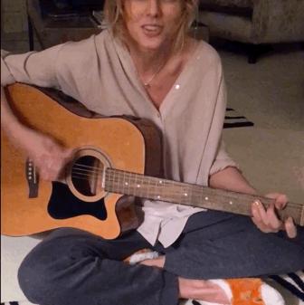 霉霉出新歌蕾哈娜,霉霉夺冠歌曲