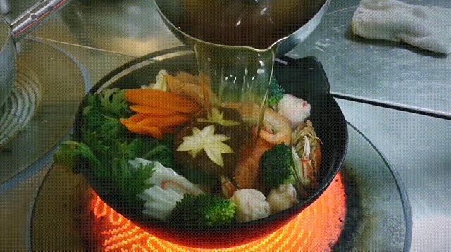 昆明唯一屋顶清真居酒屋，居然还能吃到活鳗鱼，48元清酒喝到嗨