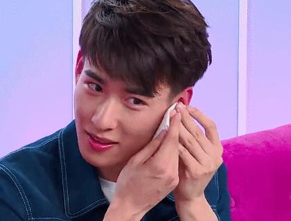 女孩该怎么擦汗,女神擦汗视频