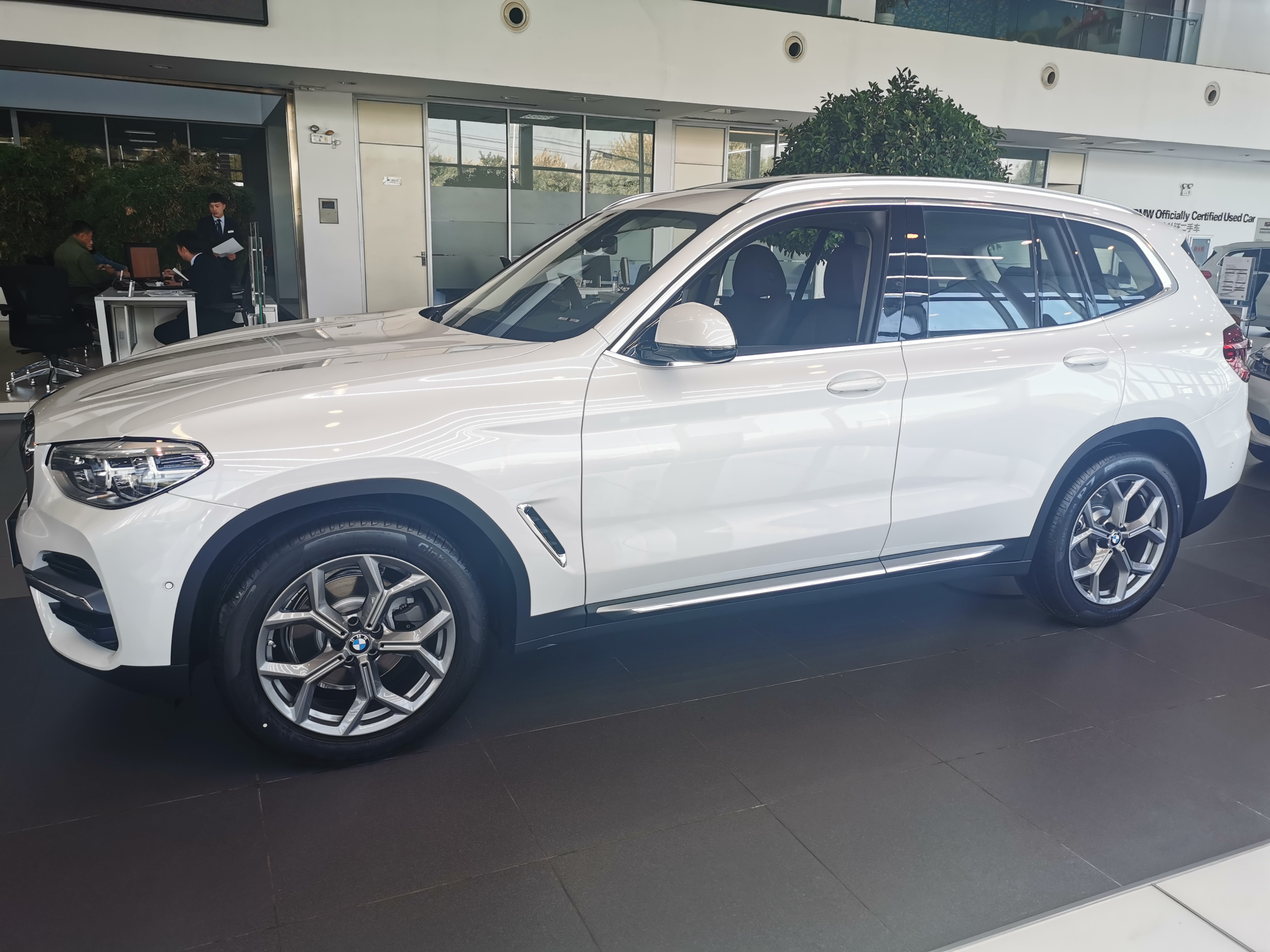 新款宝马x328i值得买吗,80后大叔宝马车