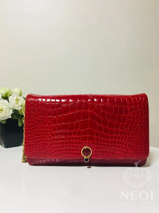 怎样鉴别是不是真正的鳄鱼皮包,鳄鱼皮包包怎么选