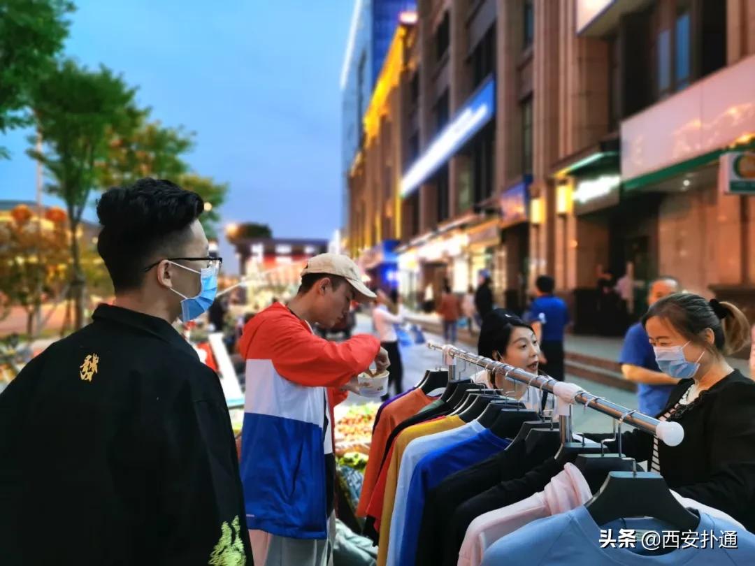 摆摊人的真实经历到底赚不赚钱,90后摆摊的经历和感受