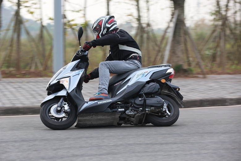 rx125本田裂行试驾,新大洲本田裂行rx125