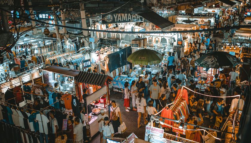 地摊经济之24小时全天候摆摊攻略,地摊经济兴起摆摊的人越来越多