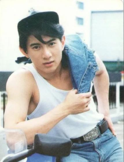 被全家吸血的明星,被父母吸血的明星去世