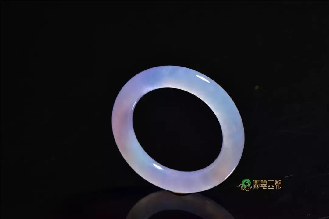 婆婆给儿媳一只金手镯,婆婆给我二手的银手镯