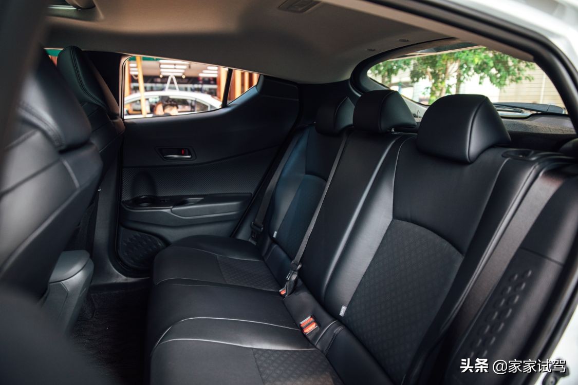 年轻人的第一辆suv选谁更合适,年轻人第一辆车推荐suv保值