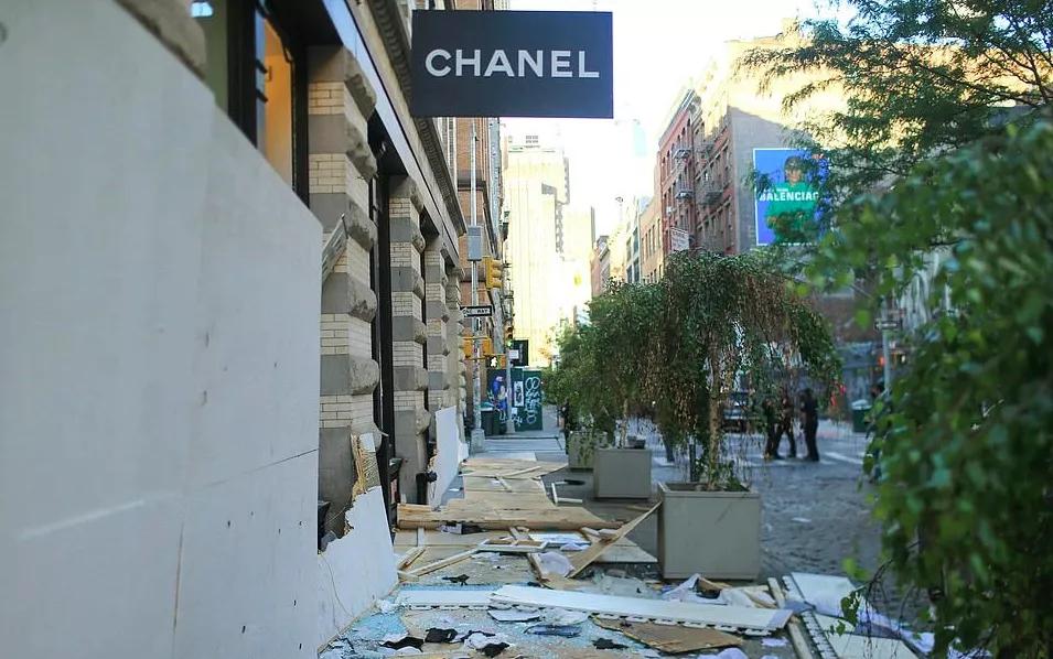 美国留学生打劫录像,留学生趁火打劫奢侈品