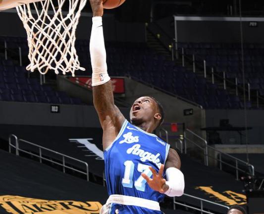 施罗德四秒过全场,施罗德鱼跃扑球