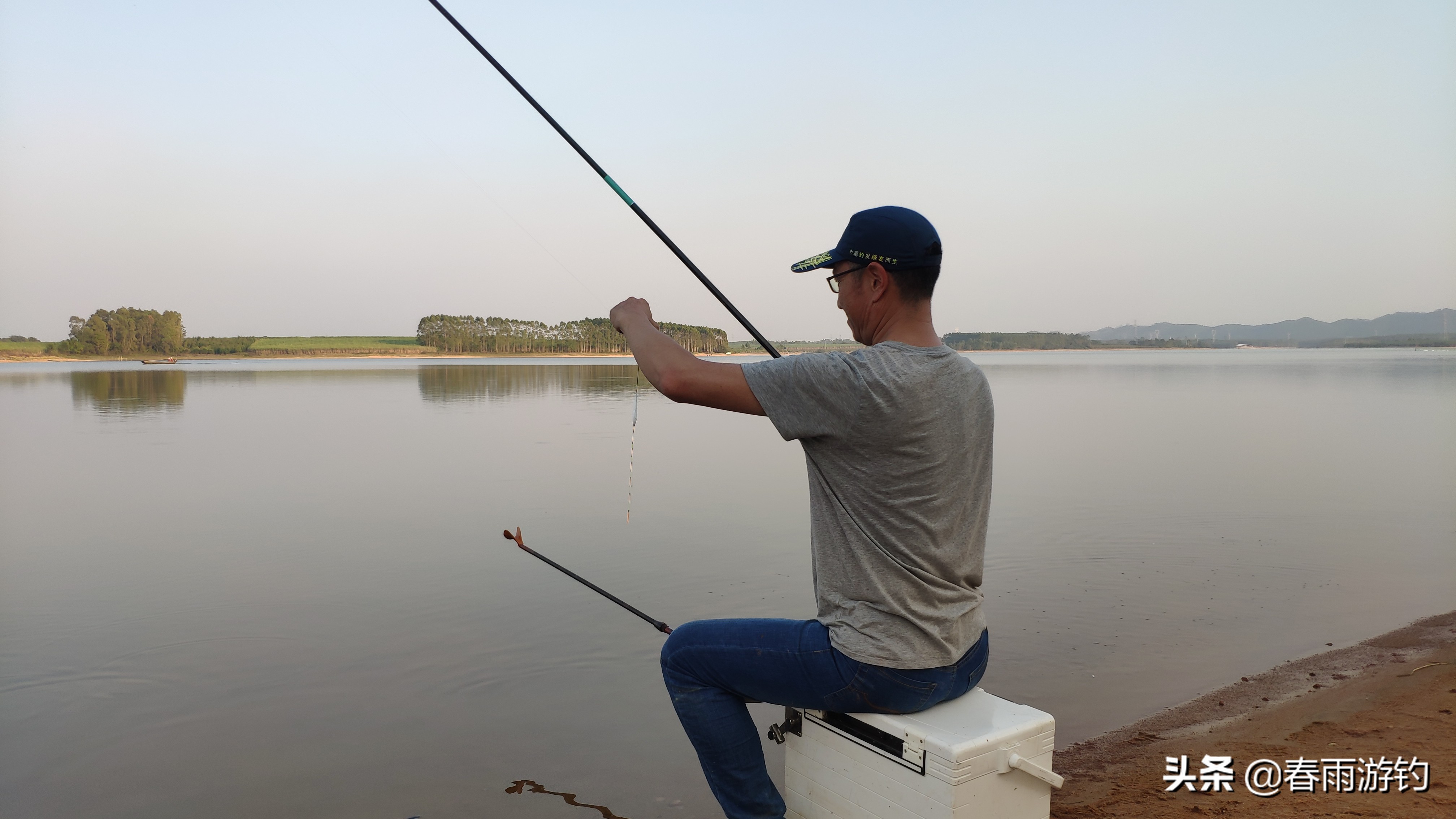 野钓小鱼闹钩怎么回事,江里流水钓鱼怎么防止走漂