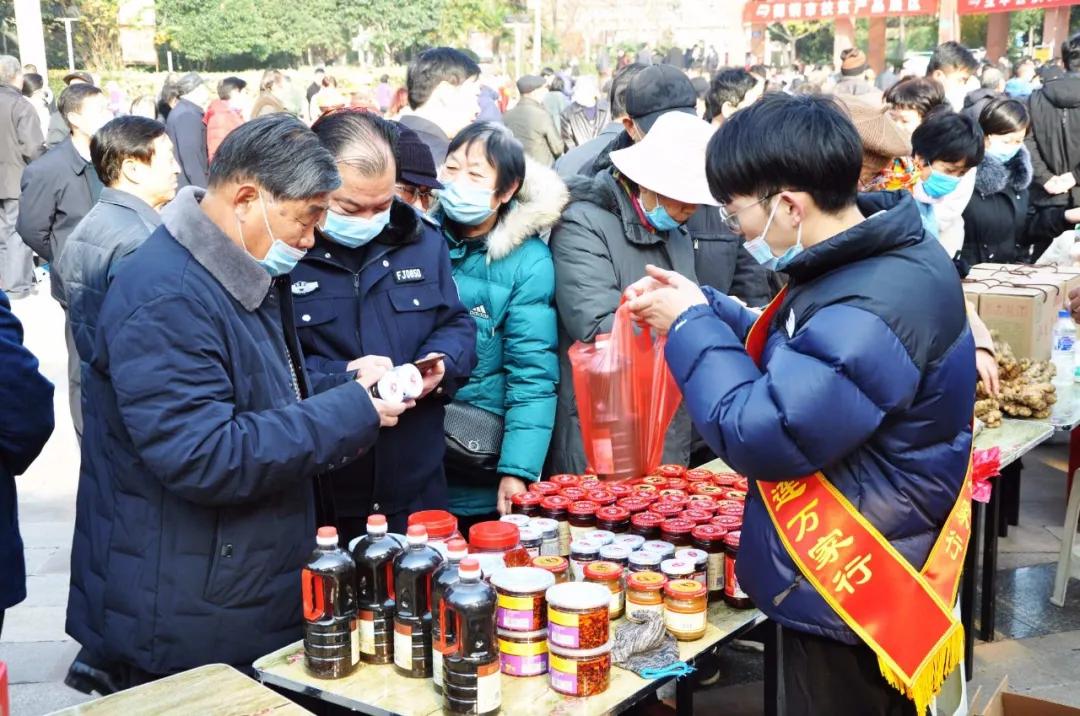这个充满西域风情的集市,带你看看热闹的集市