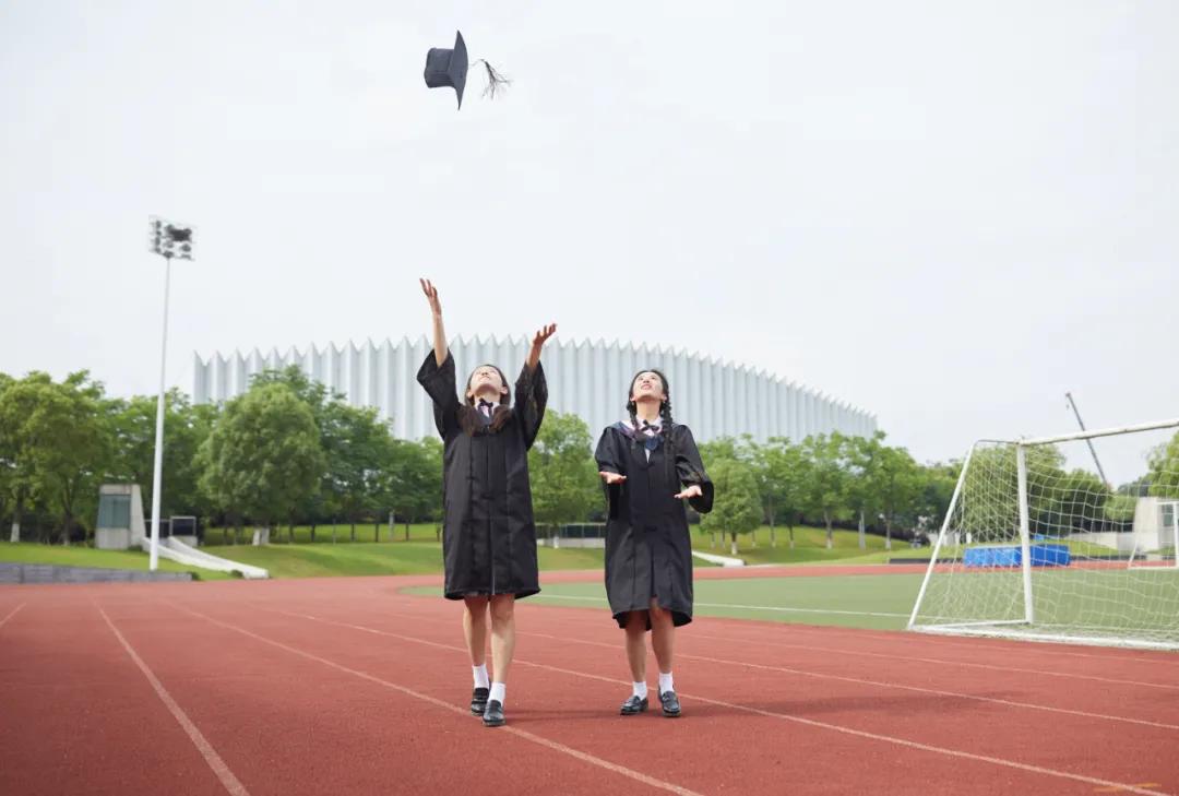 毕业照自己拍全身合成,毕业照自己拍怎么拍