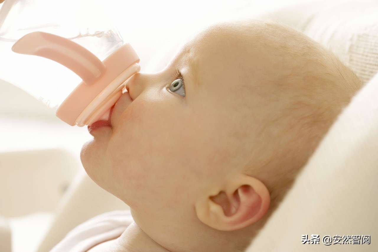 母乳喂养需要喂水吗？非常肯定的回答6个月以内不需要喂水