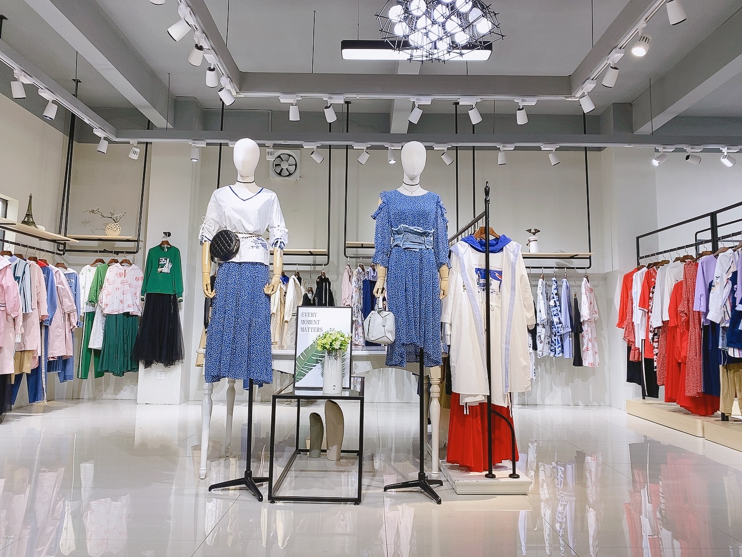 杭州四季青女装一手货源批发代理,想做直播卖女装在广州怎么找货源