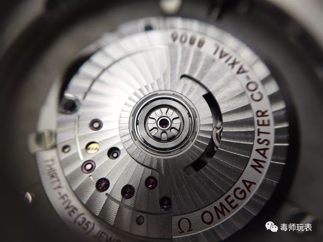 欧米茄海马300机芯是8800还是8806,欧米茄8800与8806机芯揭秘