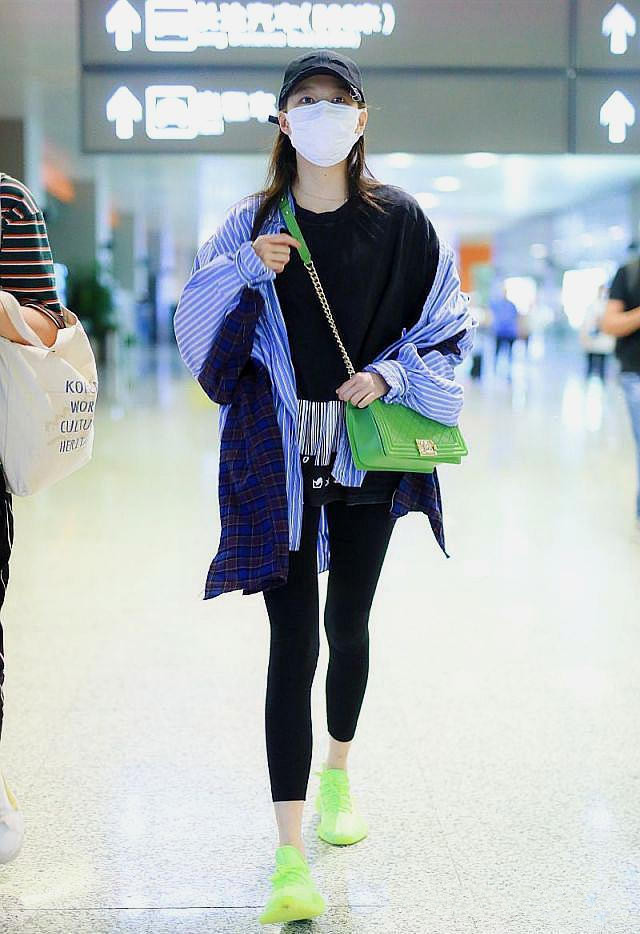 关晓彤穿过休闲鞋子,关晓彤穿白色鞋