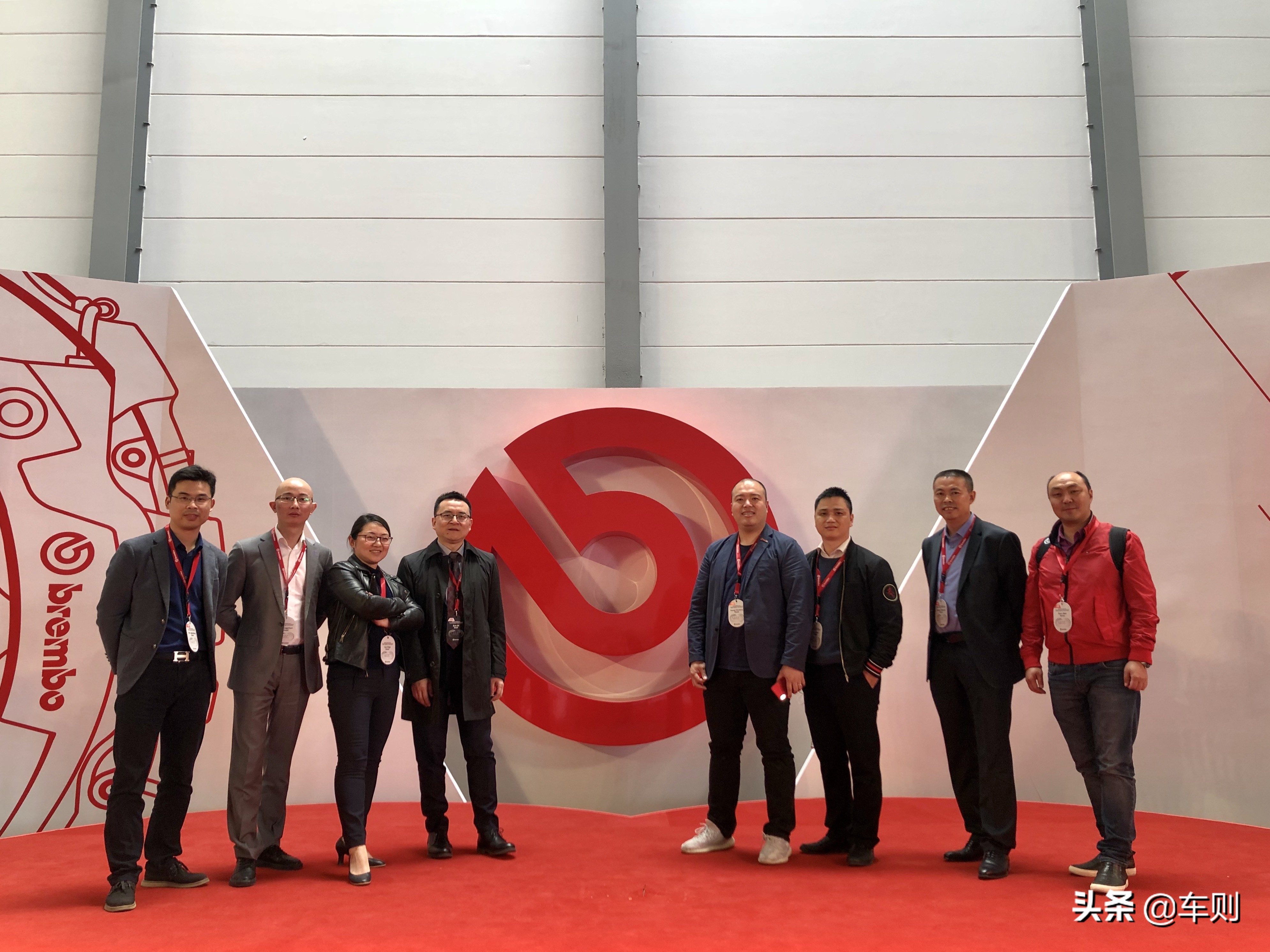 新款特斯拉modely布雷博brembo,布雷博brembo和brembo有什么区别