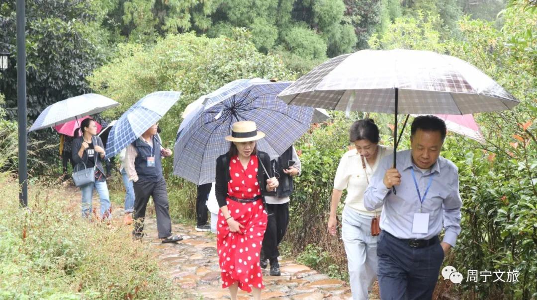 周宁县礼门乡举办“避暑清凉福地”品牌推介会，浙闽知名旅行社赴周宁考察踩线，为衢宁铁路旅游线路产品铺路