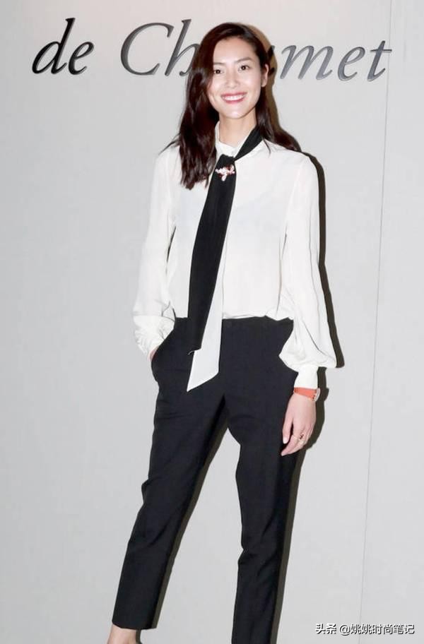 白衣服发霉怎么恢复原色,服装发霉的处理方法