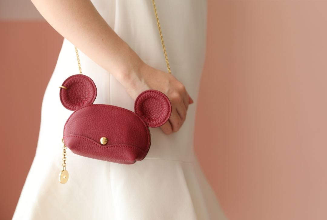 鼠年的女人买什么色的包包好,大牌鼠年限量款包包