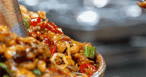 最火爆的炭火牛蛙锅10元,蛙锅牛蛙