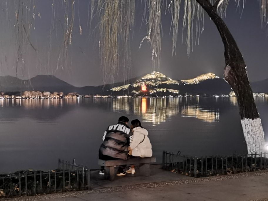 西湖夜游重启夜西湖美不胜收,开车夜游西湖视频夜景