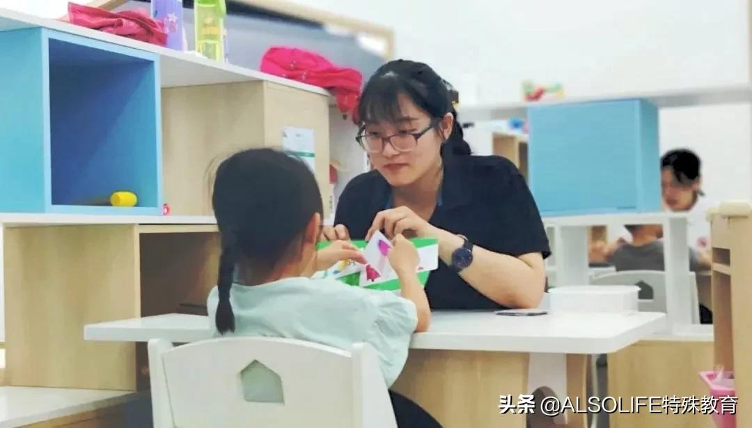 三个月魔鬼培训、天天考末位淘汰，成为合格的特教老师有多难
