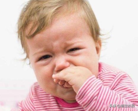 为什么宝宝半夜睡觉总是哭闹,宝宝醒着总是哭闹怎么回事