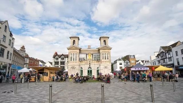 中国首发｜伦敦泰晤士河畔金牌学区，传统英伦生活范儿