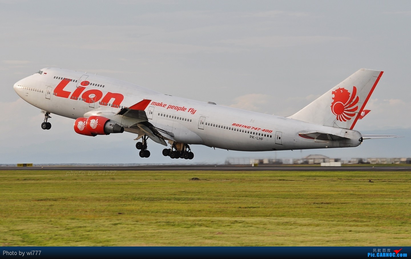 在暴雨中泡个澡,回顾中华航空605航班1993.11.4启德机场坠海事件