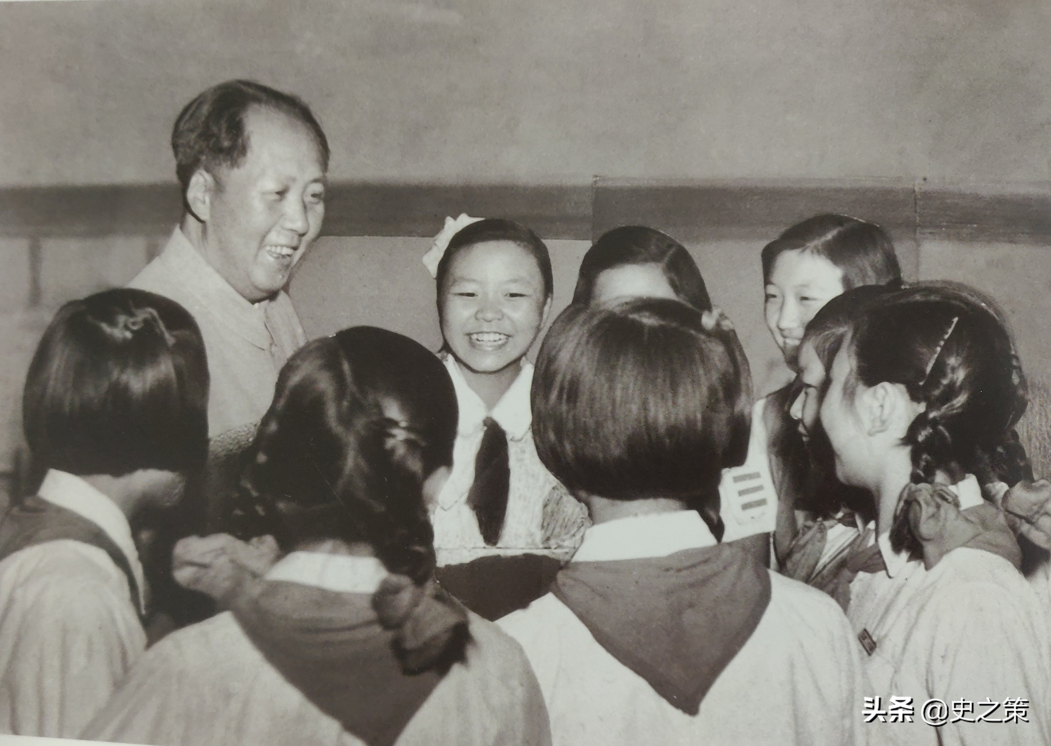 1953年湖南9岁小孩进京，喊毛*东泽**外公，毛*东泽**：给100元送回长沙