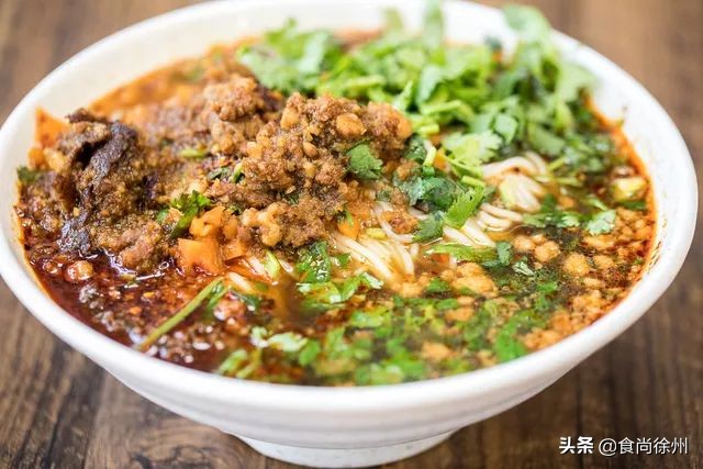 徐州68岁阿姨卖米线,徐州一家米线养活几十口人