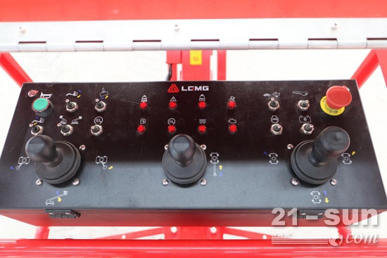 自行直臂式高空作业平台多少钱,上海直臂式高空作业平台未来趋势