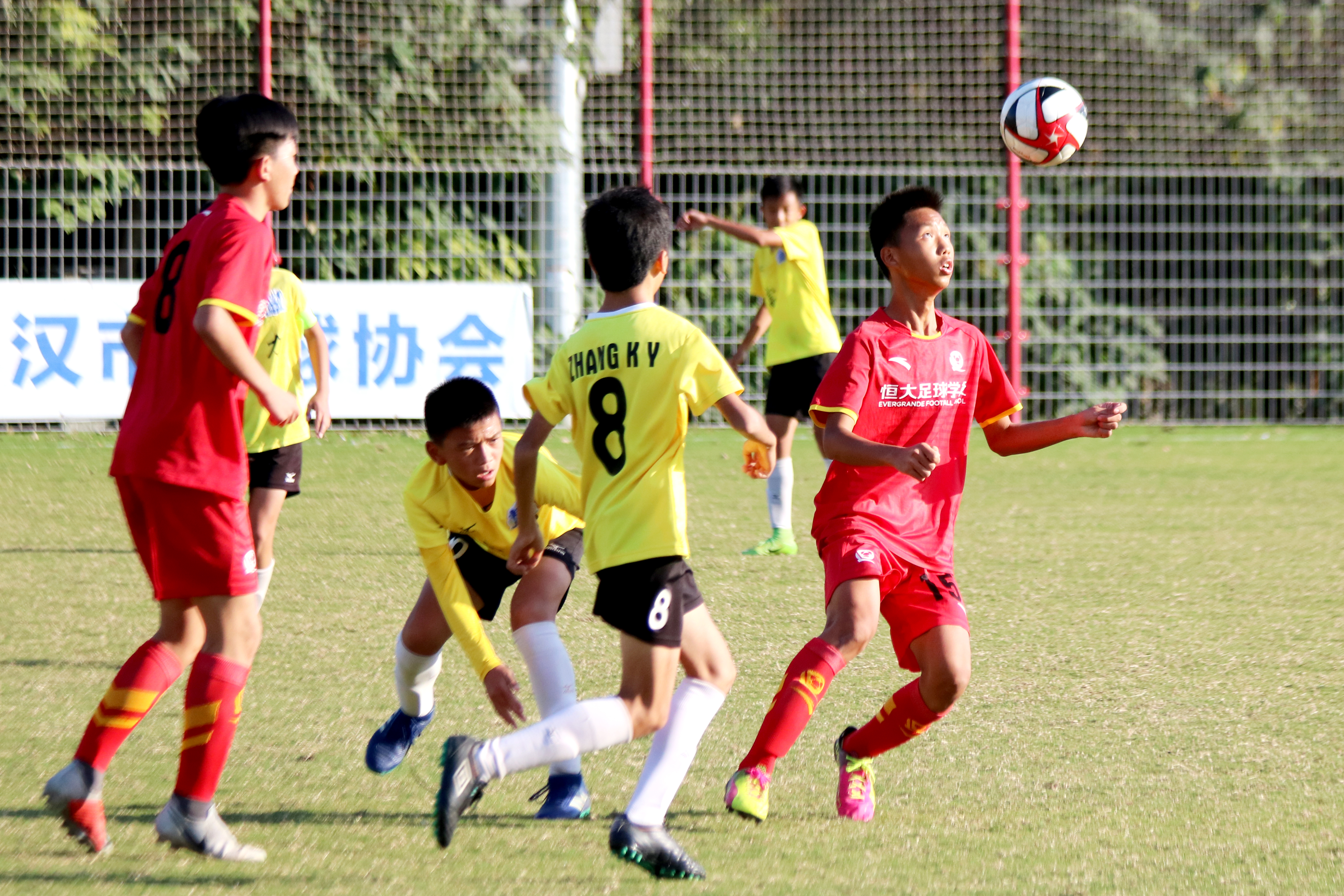 许家印召开恒大足球会议,许家印海外投资