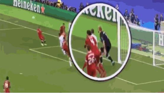 欧冠:哈维尔鼻血不止,因拉莫斯这一动作!