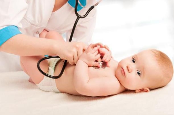 新生宝宝肚子鼓鼓的一直哭闹,新生宝宝肚子总是咕噜咕噜的