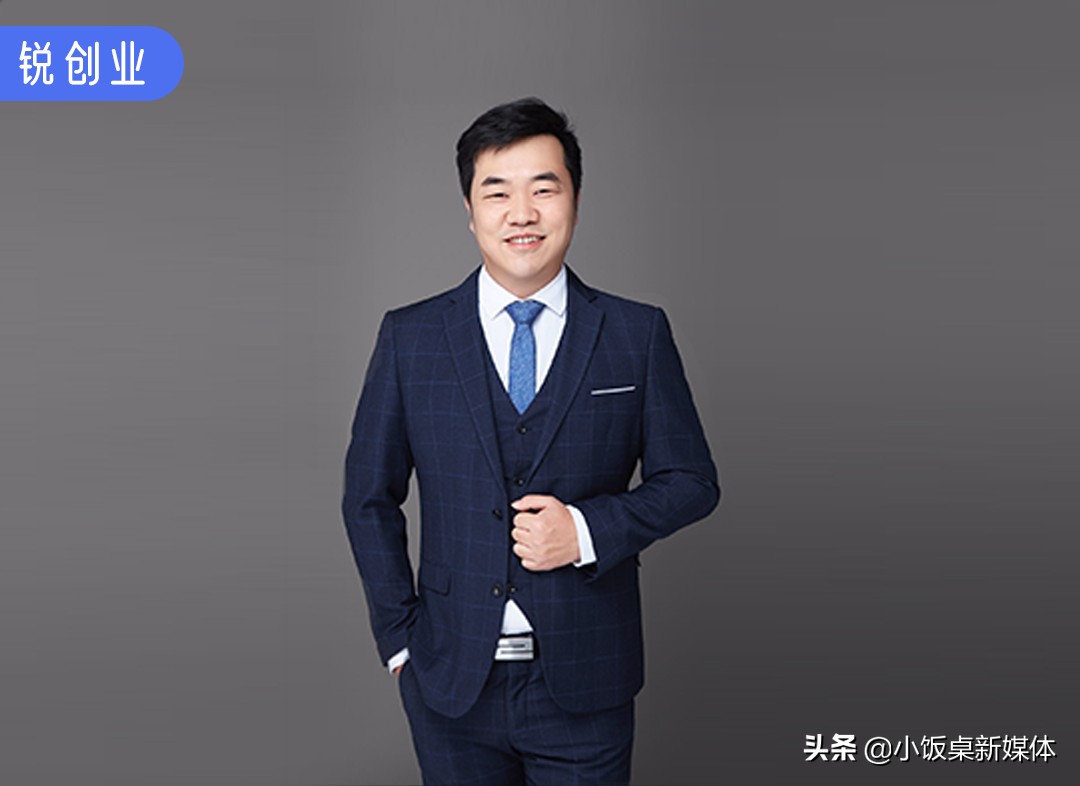 离职国内最大文玩电商,他瞄准中年多金男性,靠直播月做超2亿GMV