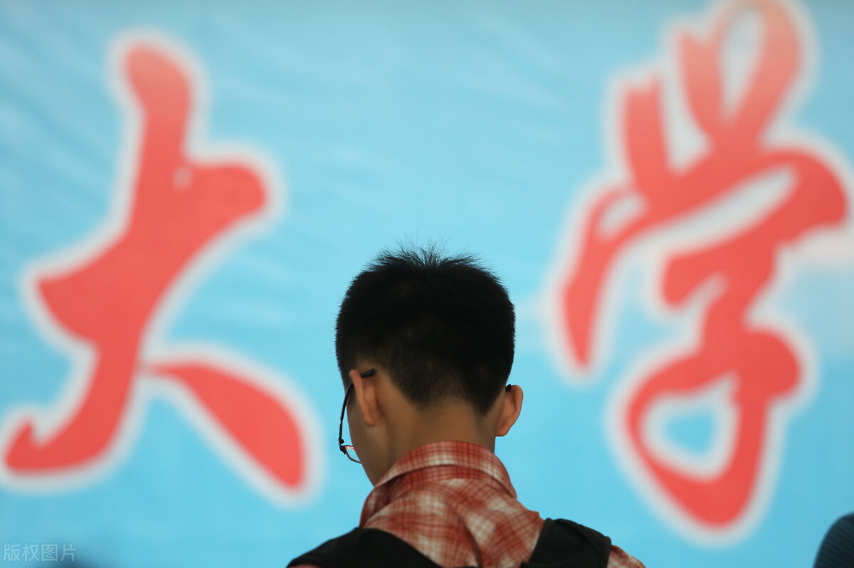 北京艺考表演培训班学校有哪些,北京中艺传媒培训费用