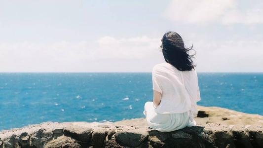 历经山河拥抱更好的自己,穿过荆棘才能遇见更好的自己