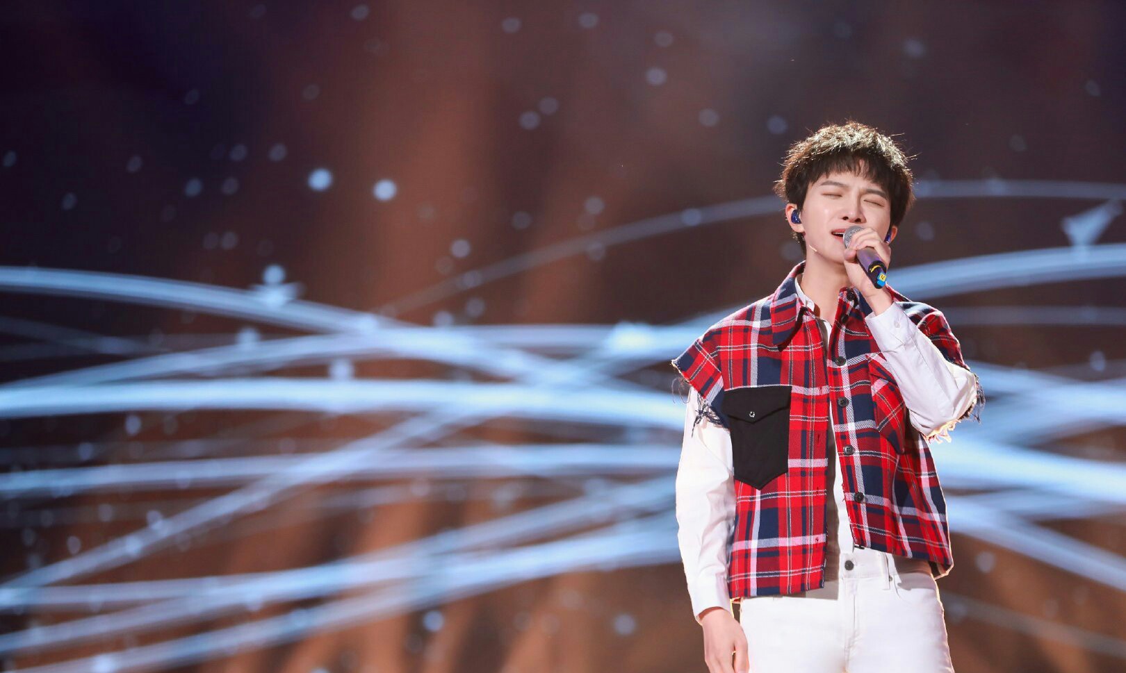 布丁凡尔赛式追星：一直喜欢宝藏男孩周深，他的天籁之音深得我心