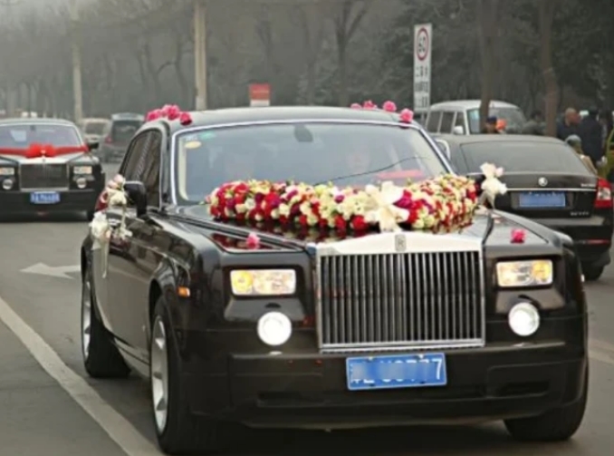 结婚车队遇上出殡车队如何避让,当结婚队伍遇上送葬队伍