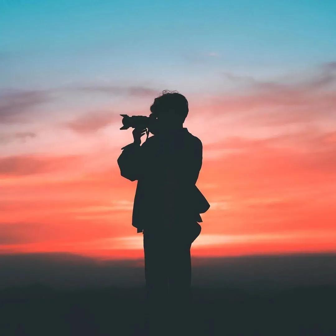 拍照姿势大全男生对镜子超清,男生在花海怎么拍照姿势好看