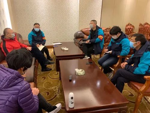 挺身担重任尽职为重症——记曲靖市第二人民医院重症医学科主任缪建章