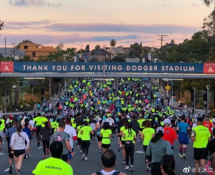 洛杉矶3万人马拉松,洛杉矶万人马拉松比赛