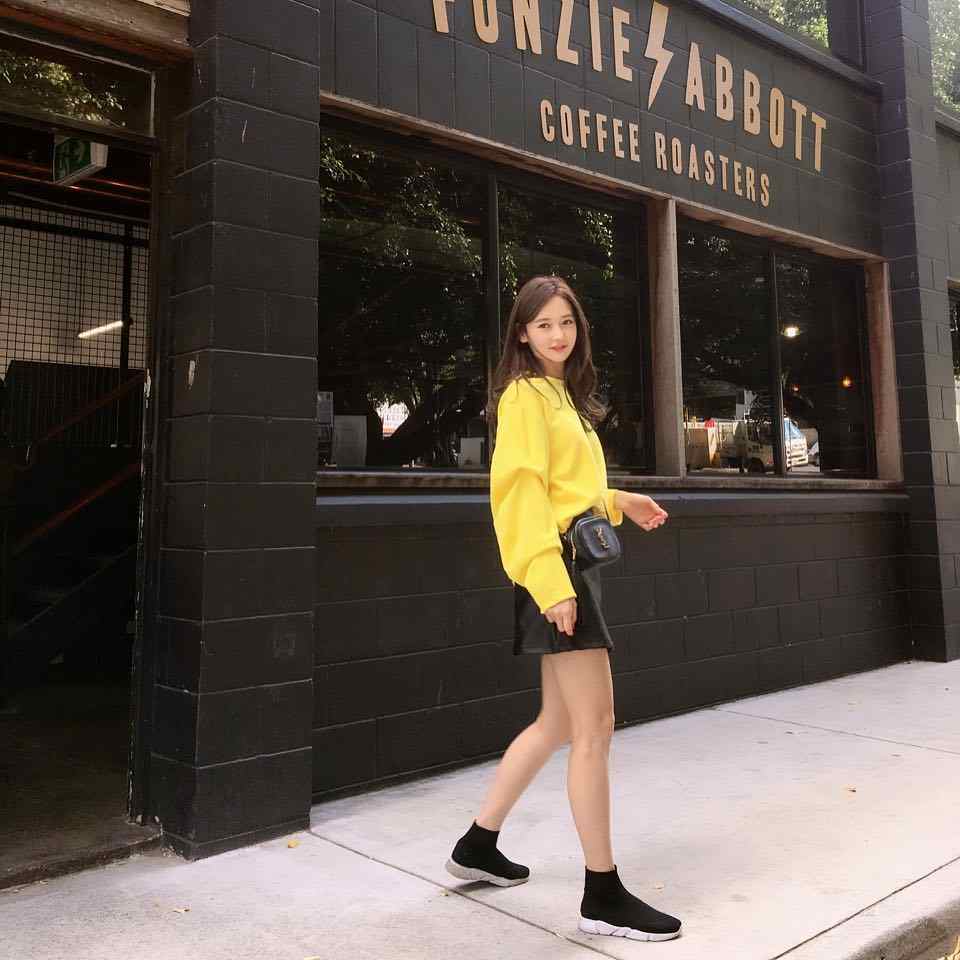 既能配高跟鞋又能配运动鞋的裤子,适合配裙子的运动鞋