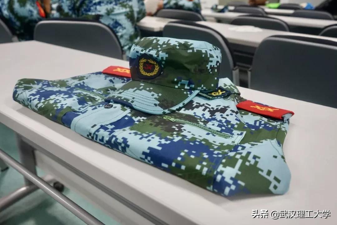 扬外必先务内——细雨中别样的军训，正在上演