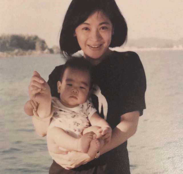 奚梦瑶恳求给孩子打码背后，是豪门子女血一般的教训