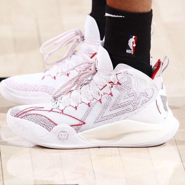 虚荣OR求实？KT7代配置拉满，CJ1代力求高端，安踏和李宁你爱谁？