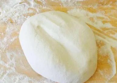 蒸馒头发面没有酵母的技巧,蒸好的酵母馒头为啥自己会回缩