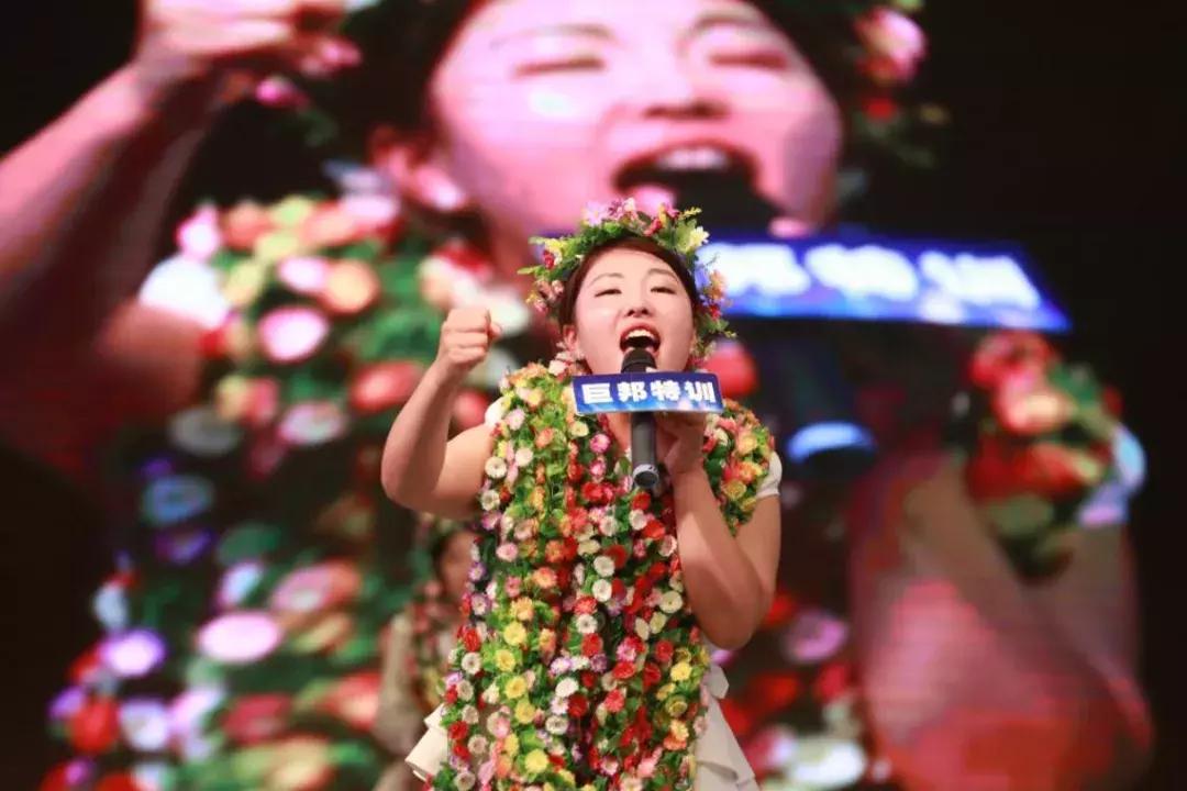 以梦为马不负韶华中考誓师大会,以梦为马不负韶华动员大会